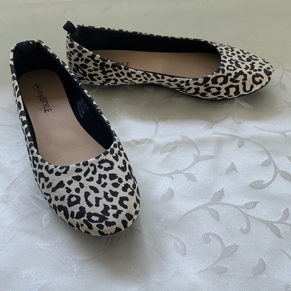 5 Pairs of very cute ladies shoes - Picture 13 of 16